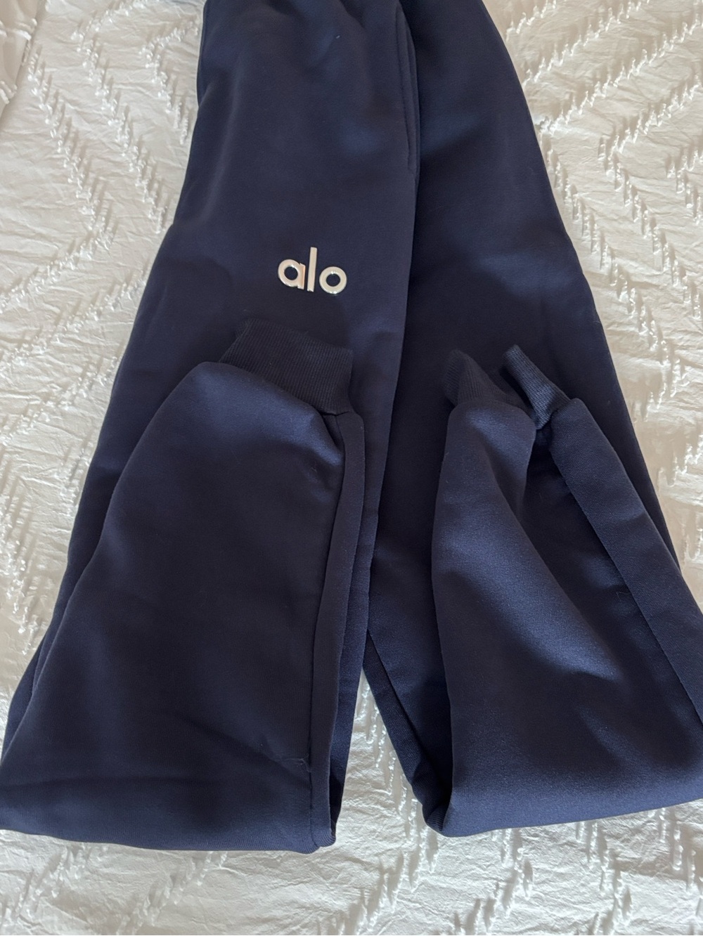 ALO Navy Joggers Size Medium Worn once $178 RETAIL - Picture 5 of 6